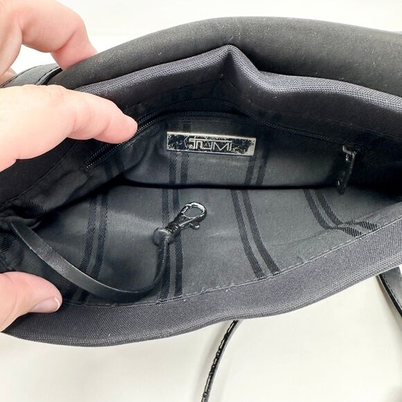Vintage Tumi Crossbody Purse Solid Black Leather Flap & Nylon Fabric Bag - Picture 10 of 11